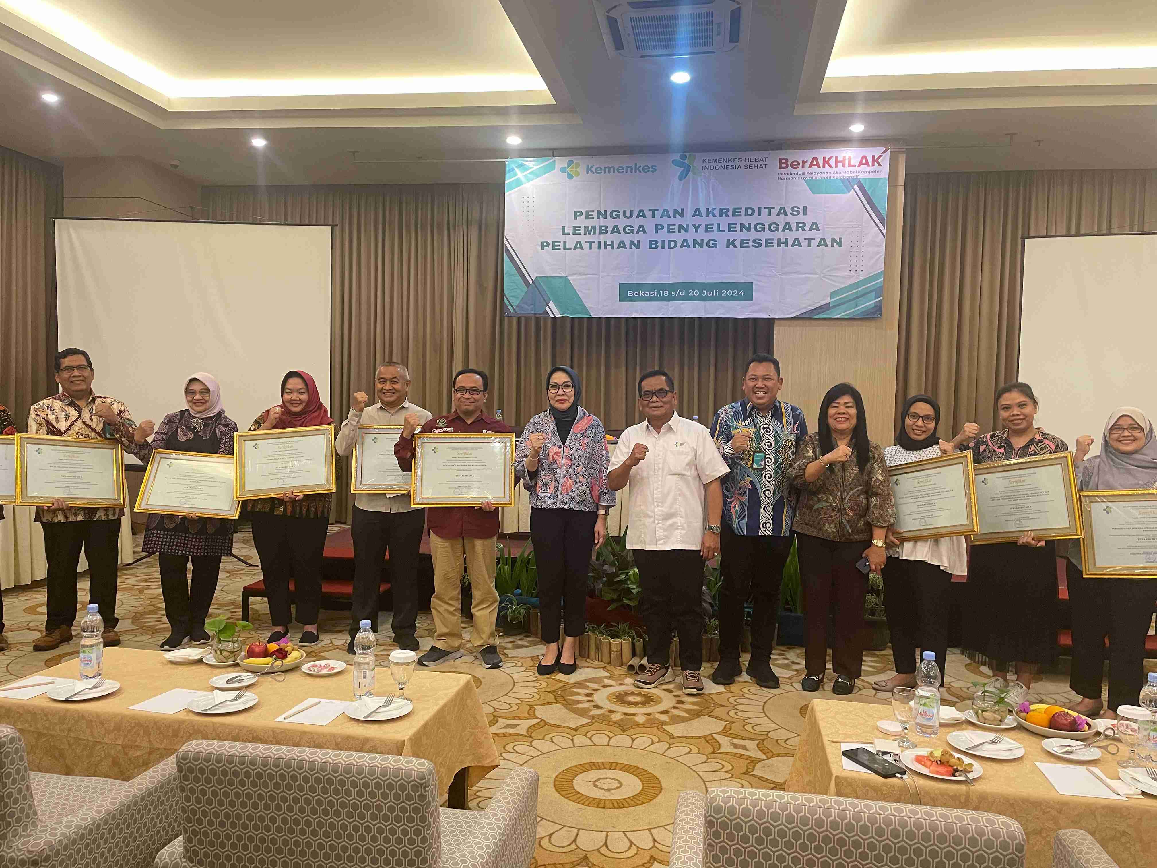 Pusat Pelatihan dan Bimbingan Akreditasi Damar Husada Paripurna Menerima Sertifikasi Akreditasi Institusi Penyelenggara Pelatihan Bidang Kesehatan